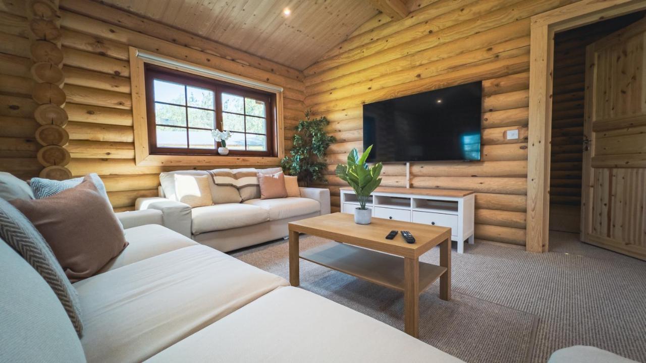 Aspen Lodge, Amazing New Log Cabin With Hot Tub - Sleeps 6 - Felmoor Park Morpeth Esterno foto