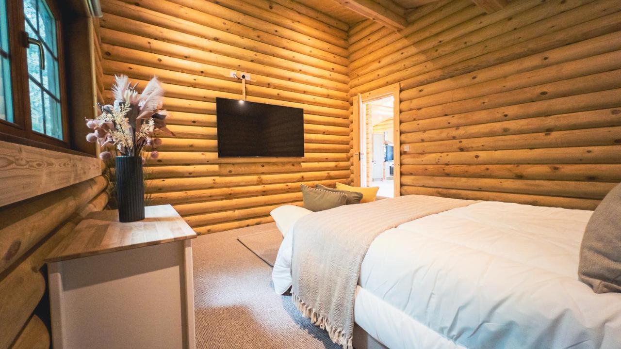 Aspen Lodge, Amazing New Log Cabin With Hot Tub - Sleeps 6 - Felmoor Park Morpeth Esterno foto