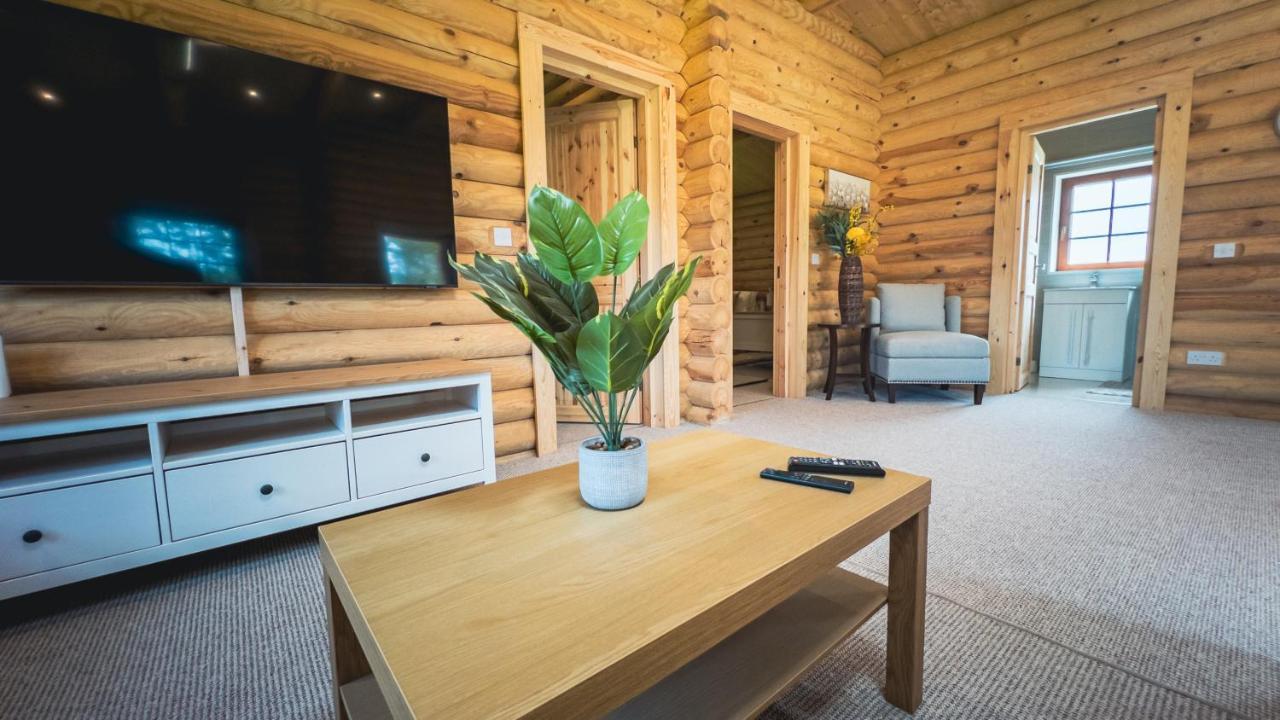 Aspen Lodge, Amazing New Log Cabin With Hot Tub - Sleeps 6 - Felmoor Park Morpeth Esterno foto