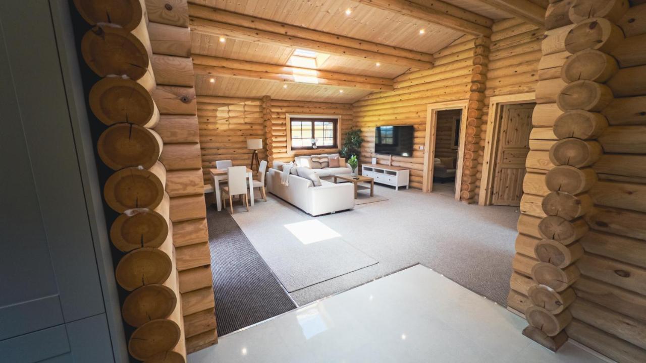 Aspen Lodge, Amazing New Log Cabin With Hot Tub - Sleeps 6 - Felmoor Park Morpeth Esterno foto